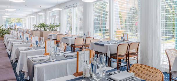 Das neue gemütliche Restaurant des Spa Hotels Bajkal