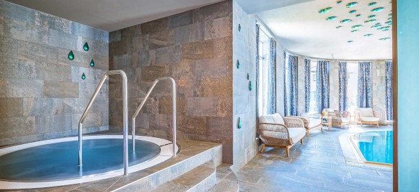 Der neue Whirlpool mit Massageliegen ( 32°C, 36°C)