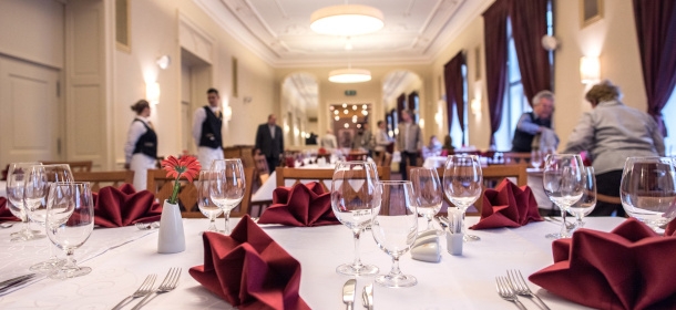 Das hoteleigene Restaurant "Julius Zeyer", Frühstück und Abendessen im Büfettform
