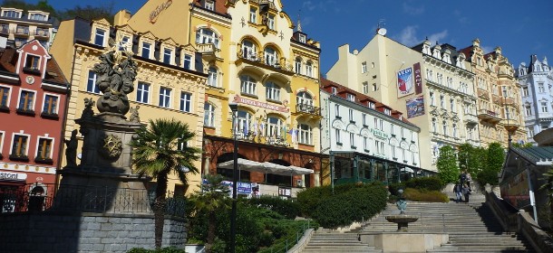 In der Kurmitte von Karlsbad befinden sich viele kleine Hotels 