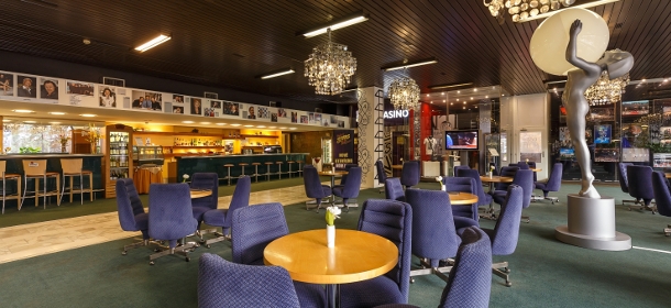 Die Lobby-Bar "Film Café" im Spa Hotel Thermal