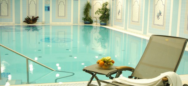 Der hoteleigene Pool 13 x 8 m, 32° C