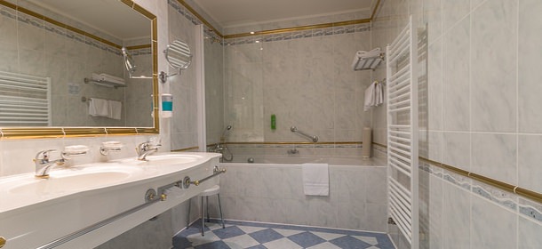Alle Doppelzimmer des Grandhotels haben einen großzügigen Bad