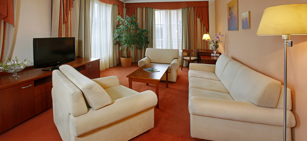 Luxury Suite, gehobener Standard auf ca. 50 m², separater Wohn- und Schlafraum, Klimaanlage