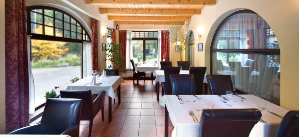 Hoteleigenes Restaurant "Boheme" mit Kamin, gemütlich in den Wintermonaten
